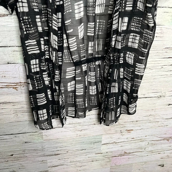 The limited  black sheer blouse top short sleeve size small - Picture 2 of 9
